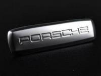 Эмблема Porsche из полированного алюминия для ковриков салона - 1 шт., 18х64 мм